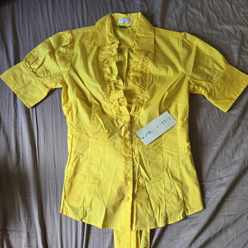 Ali & Kris NWT Ruffle Top